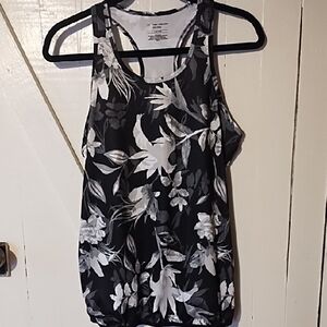Tek Gear EUC Floral Black and White Women's Tank Top Size Small.